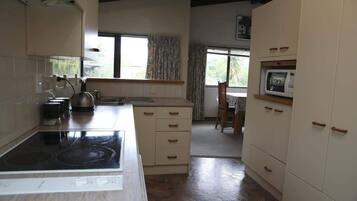 Micro-ondes, four, plaque de cuisson, lave-vaisselle