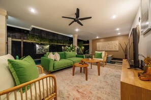 Unclassified image, 3 of 39, button - 2 BR Villa Mienna, 2 Mins Walk to Restaurants (Badung)
