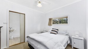 2 Schlafzimmer, Bügeleisen/Bügelbrett, Bettwäsche