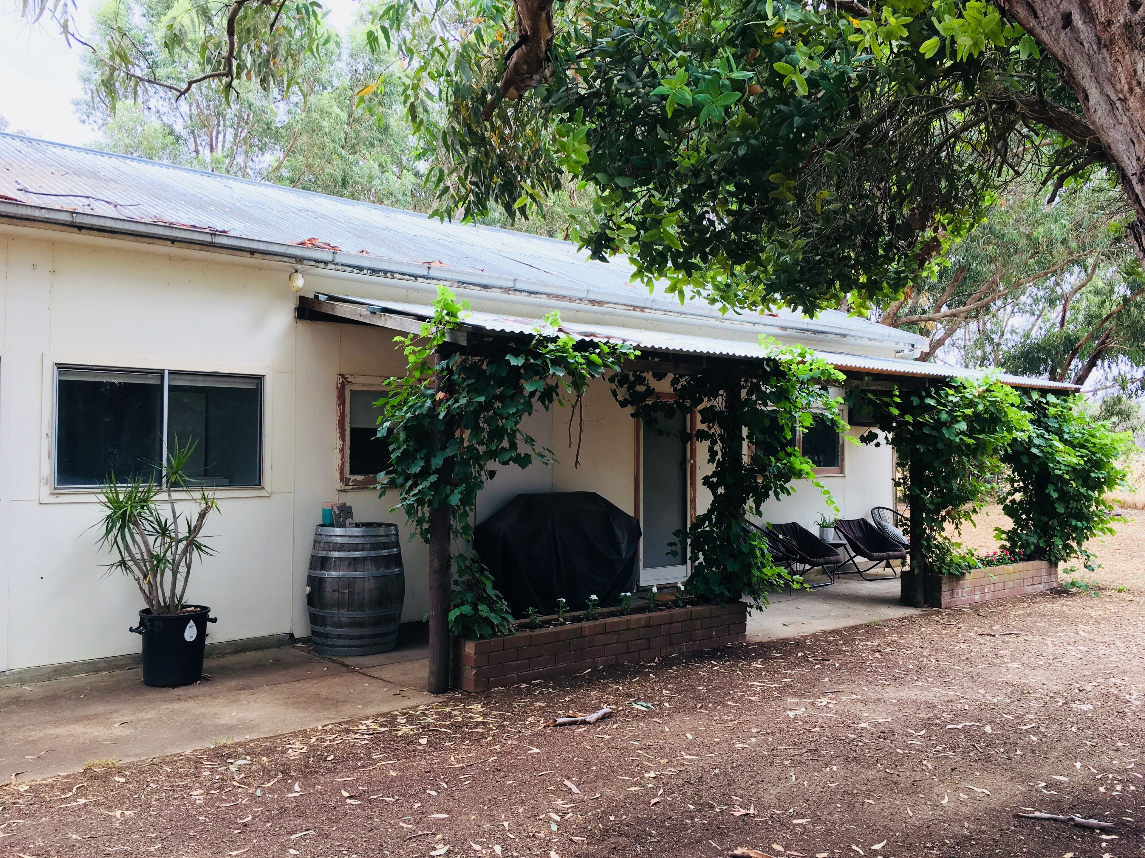 The Outhouse - Comfortable and Clean