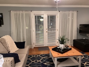 Smart TV, fireplace, DVD player, printers