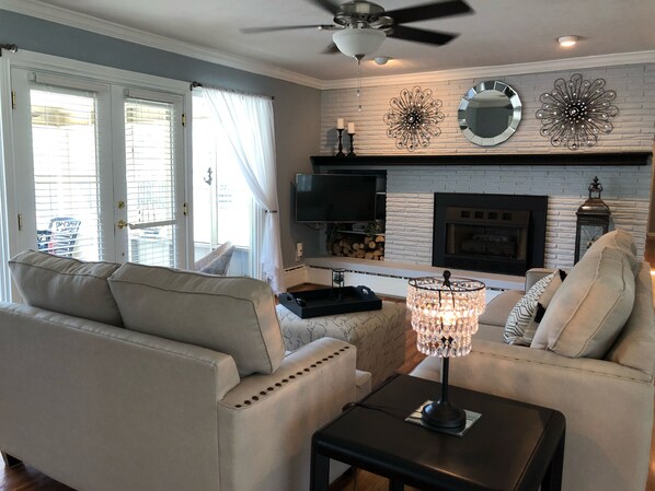 Smart TV, fireplace, DVD player, printers