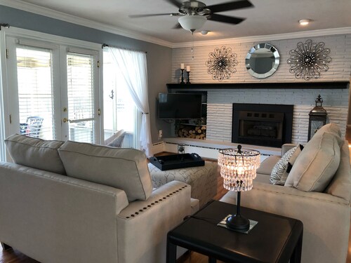 Vintage Dream - Luxury Mid- Century Modern 