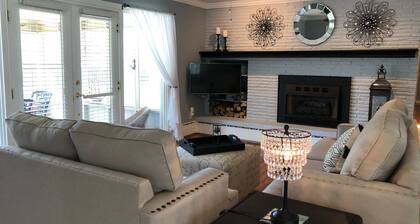 Vintage Dream - Luxury Mid- Century Modern