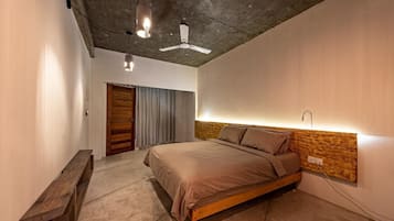 Minibar, in-room safe, individually decorated, individually furnished