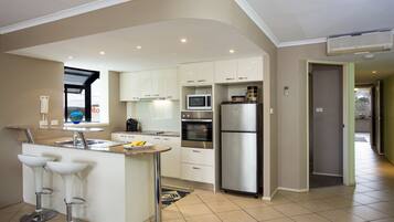 Coffee/tea maker, fridge, microwave, oven