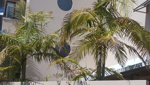 A sign for Oceanview Luxury Apartments at 2 Fraser St. - Oceanview 6 at Nambucca with rooftop tce & spa (Nambucca Heads)