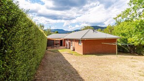 Exterior - HARGREAVES HOUSE: Bright (Bright)