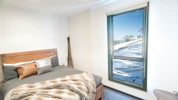 3 bedrooms, iron/ironing board