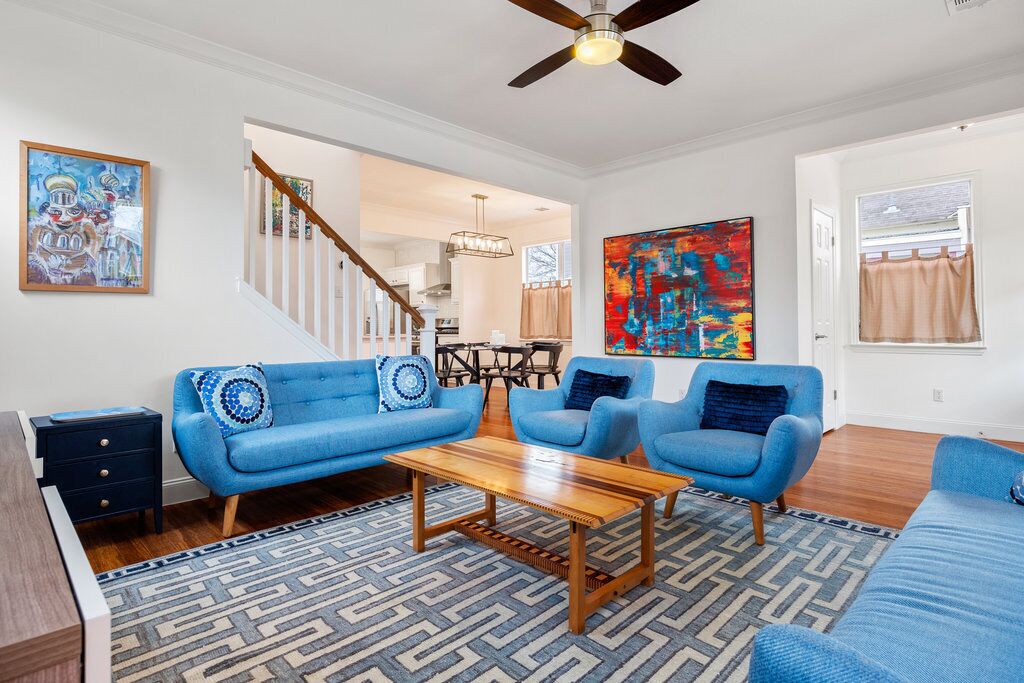 Luxe Spa Guesthouse - Walk to Downtown!