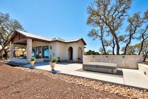 Terrace/patio - Eleven Eleven Ranch - Professionally Decorated Romantic Getaway w/Great Views!  (Fischer)