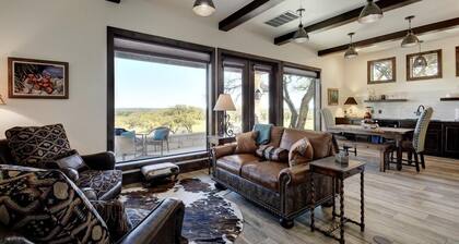 Eleven Eleven Ranch - Professionally Decorated Romantic Getaway w/Great Views!