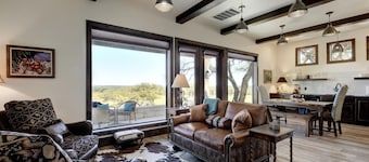 Eleven Eleven Ranch - Professionally Decorated Romantic Getaway w/Great Views!
