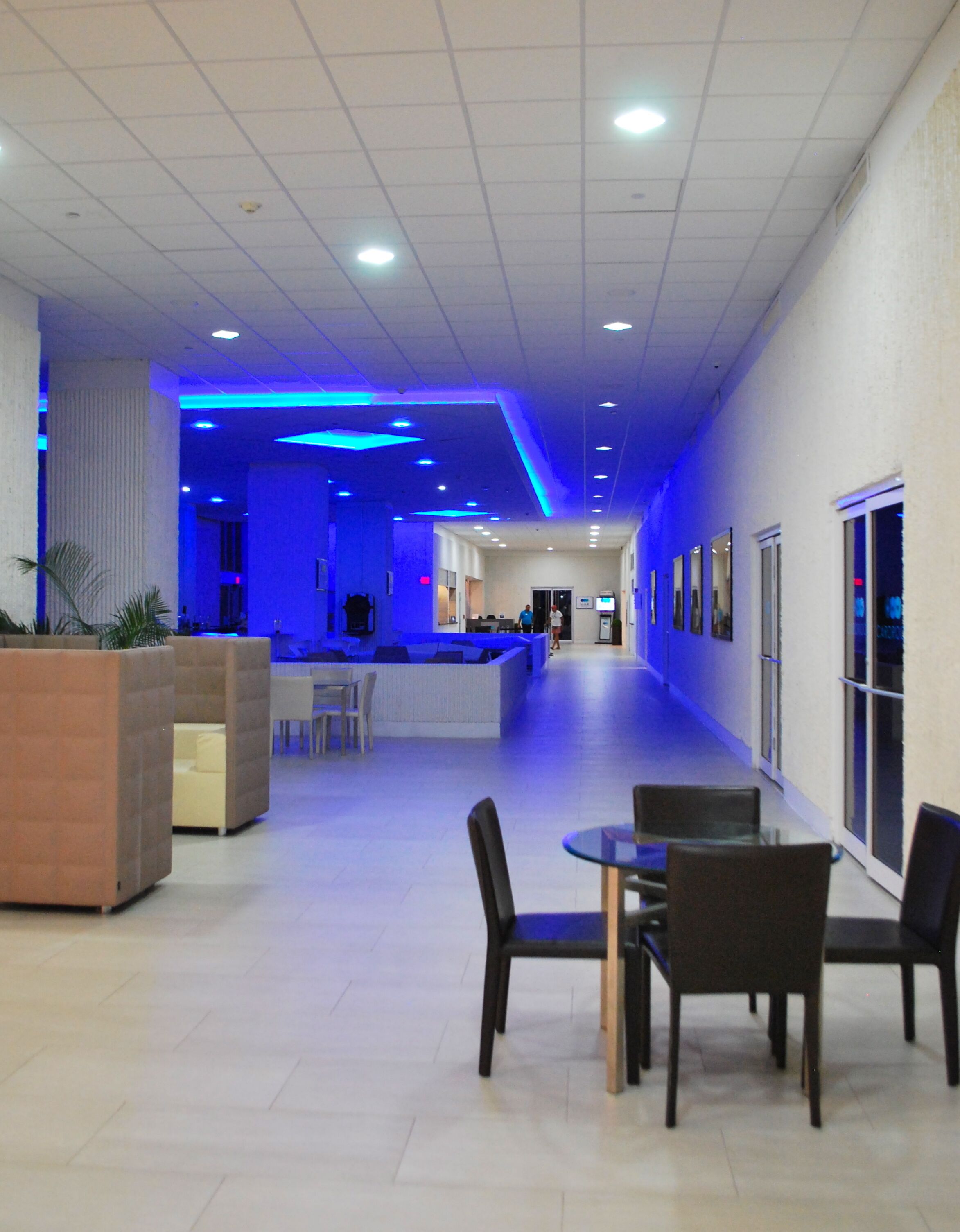 Frente A La Playa Impresionante Remodelado 3/2 Apt! ¡¡¡Nuevo Listado!!! - San Juan