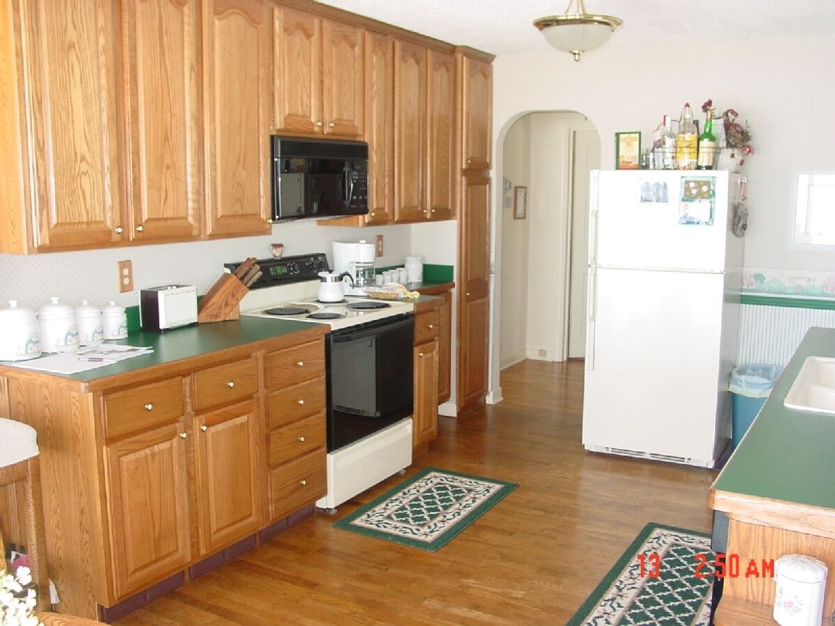 Cozy Lake Front Cottage on the  Western Shore of Lake  Mitchell