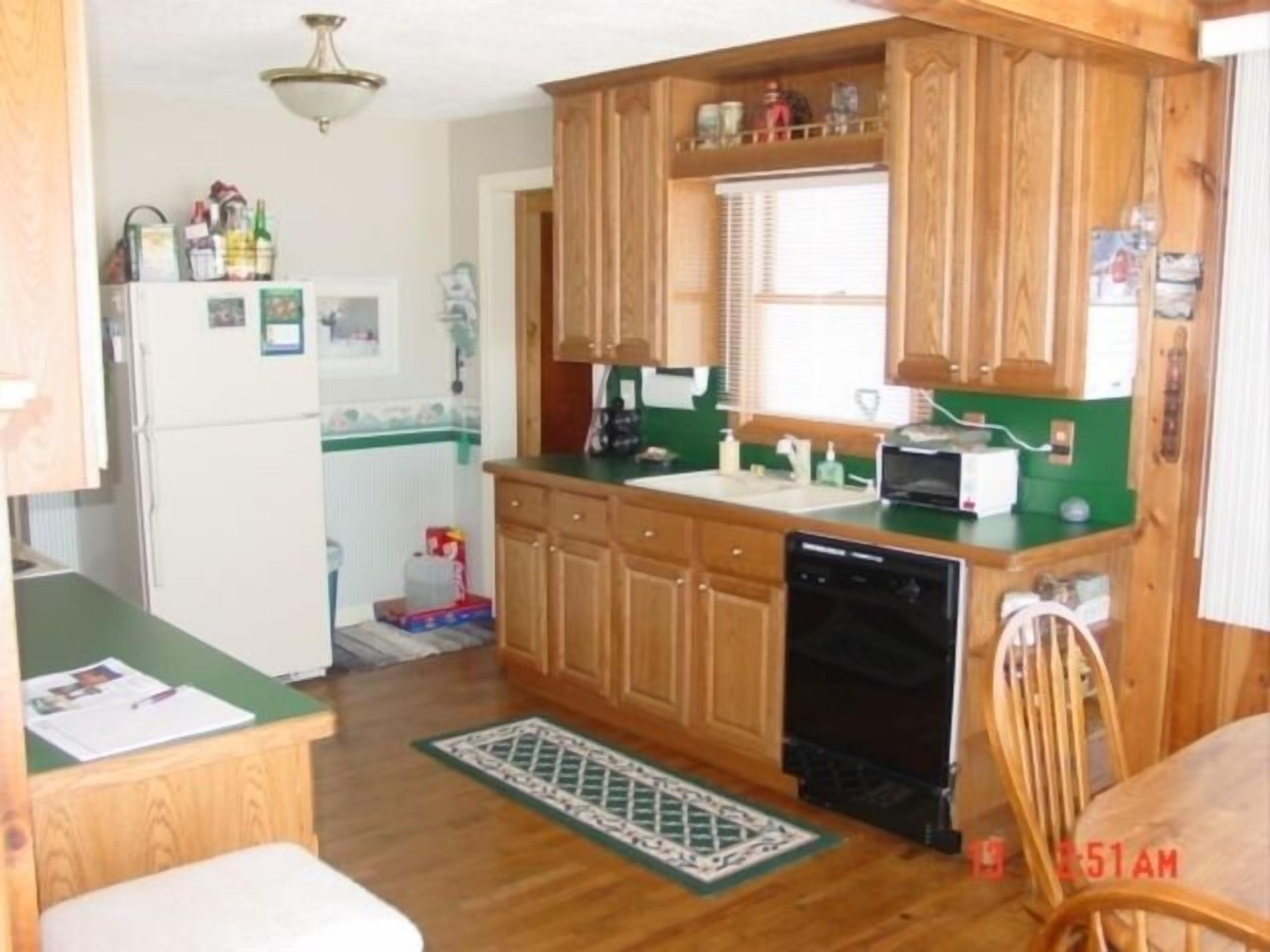 Cozy Lake Front Cottage on the  Western Shore of Lake  Mitchell