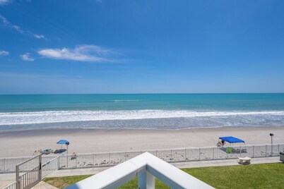 Oceanfront 2BR Condo w/ Private Balcony at Paradise Beach Club, Unit 341