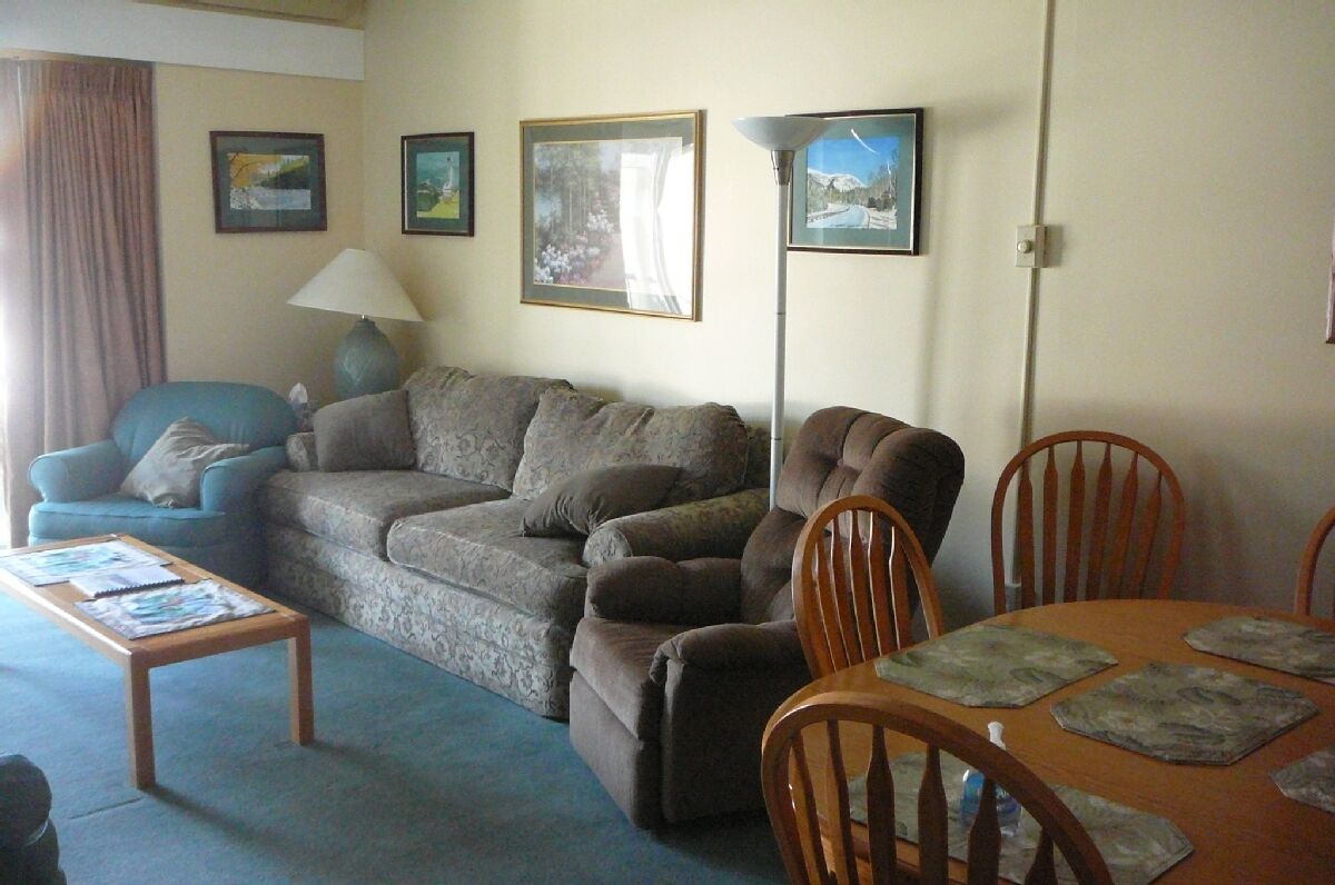 White Mountains NH Resort Condo with Kitchen - 2 baths - Indoor Pool - Sleeps 7