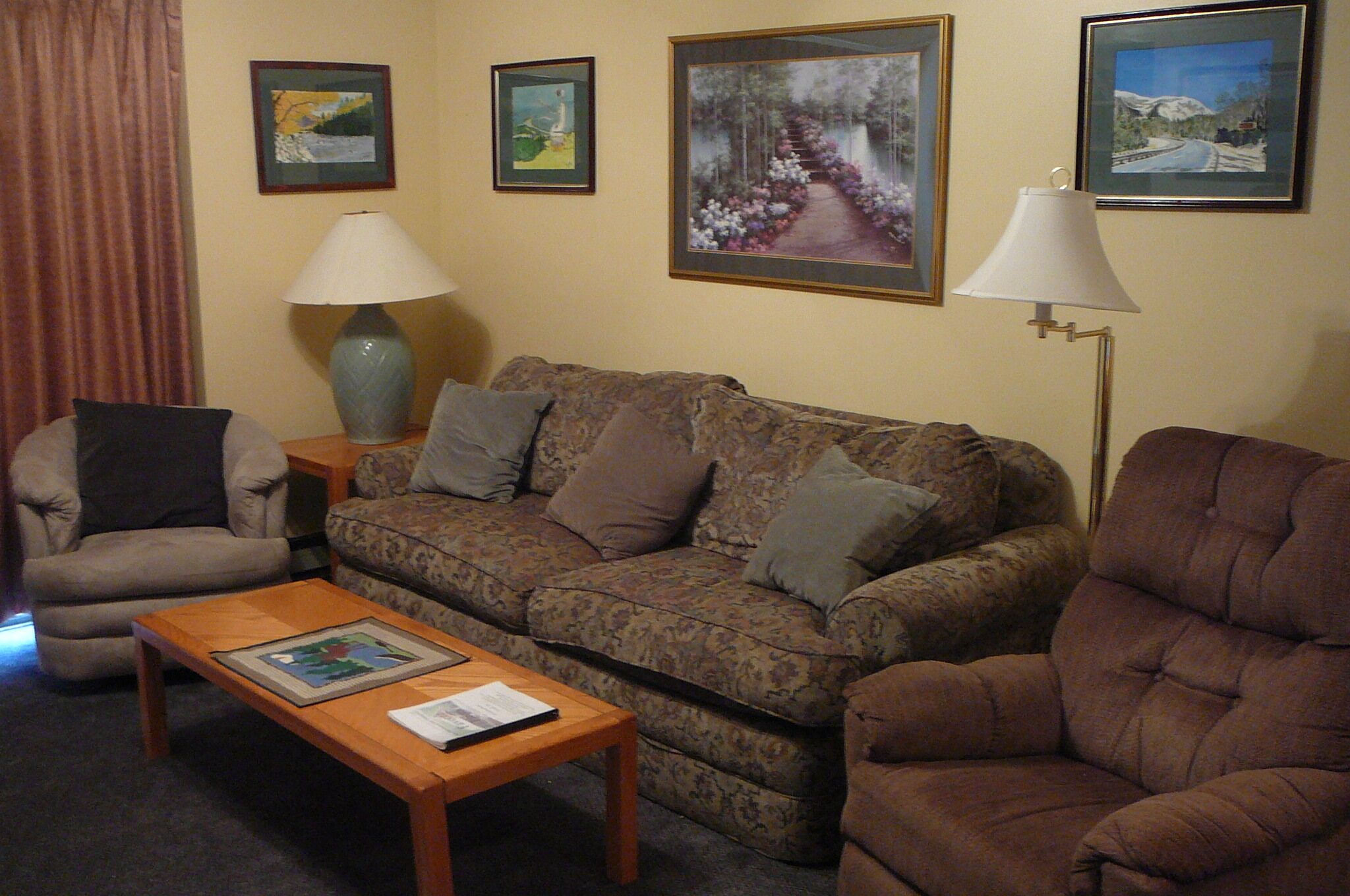 White Mountains NH Resort Condo with Kitchen - 2 baths - Indoor Pool - Sleeps 7