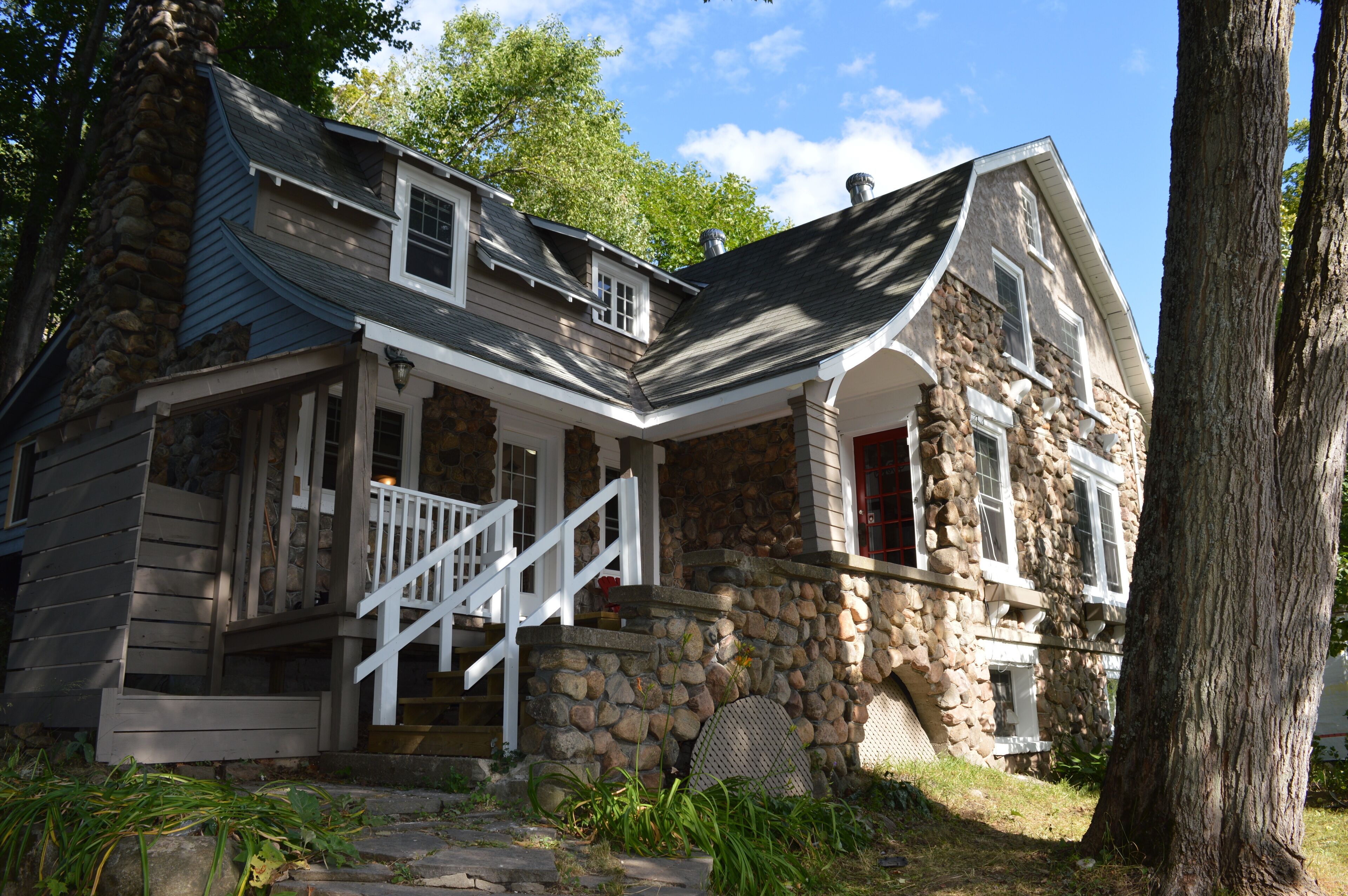Rustic Charm By Beautiful Lake Muskoka