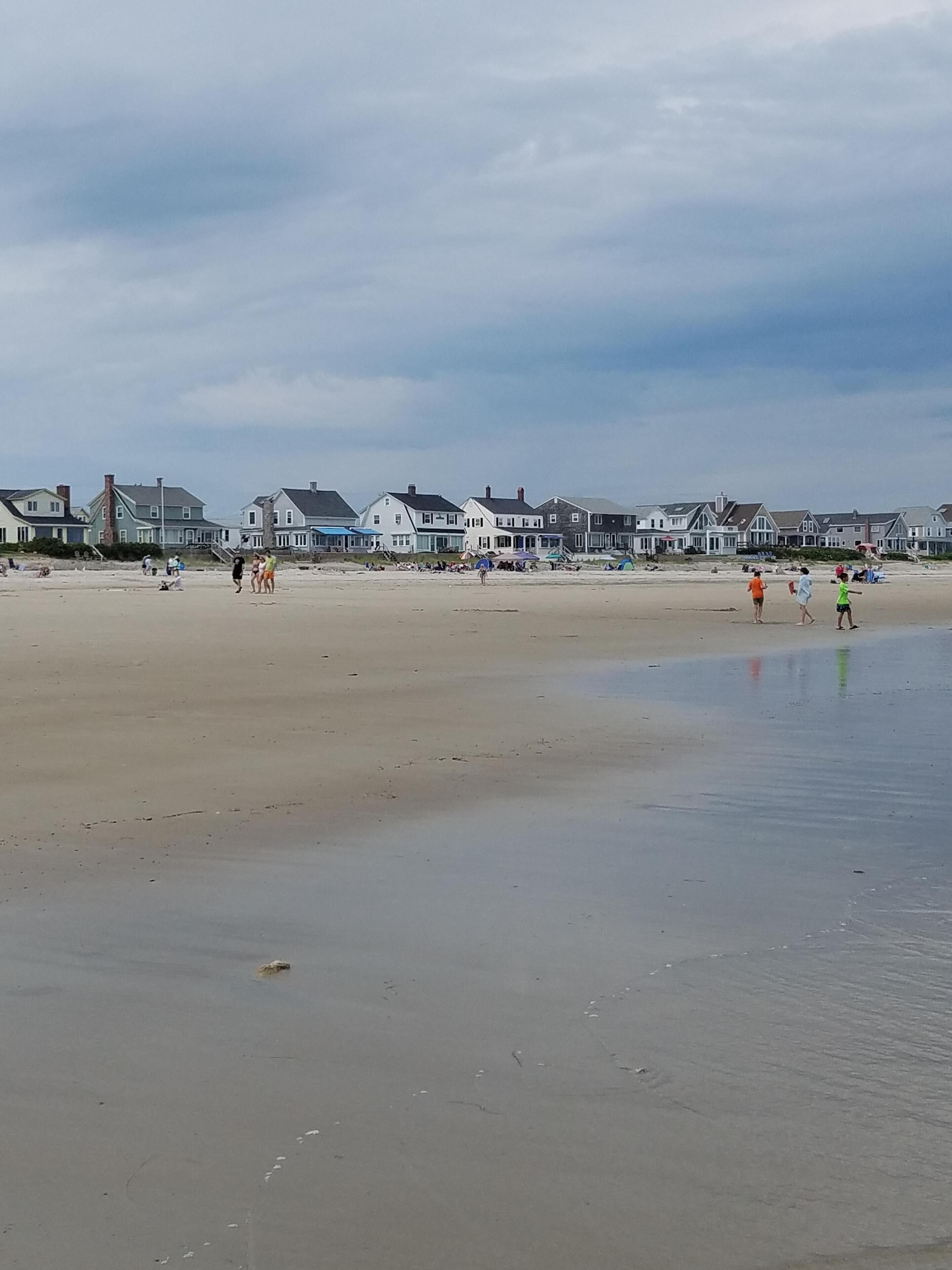 Beach nearby, sun loungers, beach towels