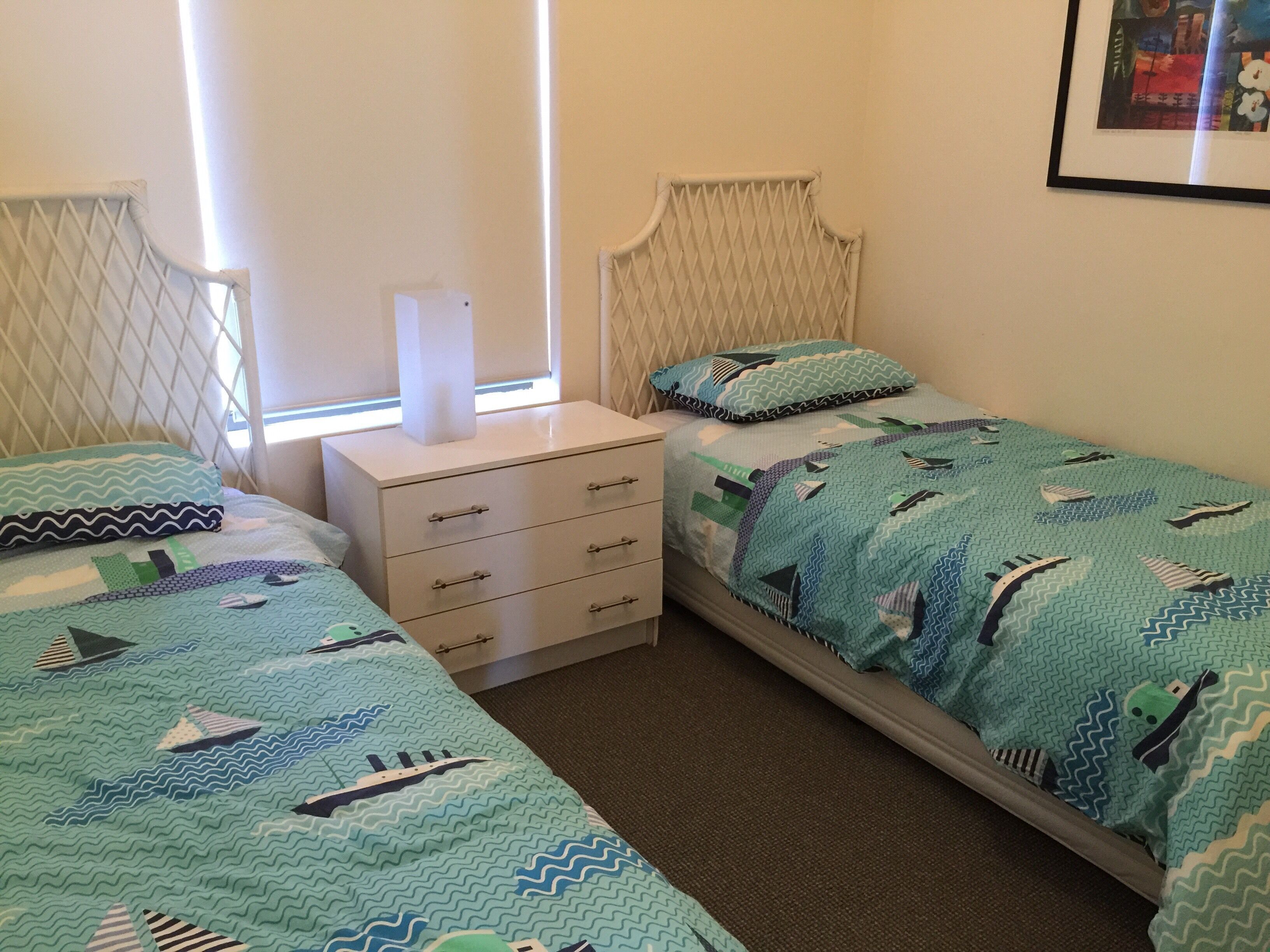 Breeze @ the Bay - absolute seafront apartment — image 11