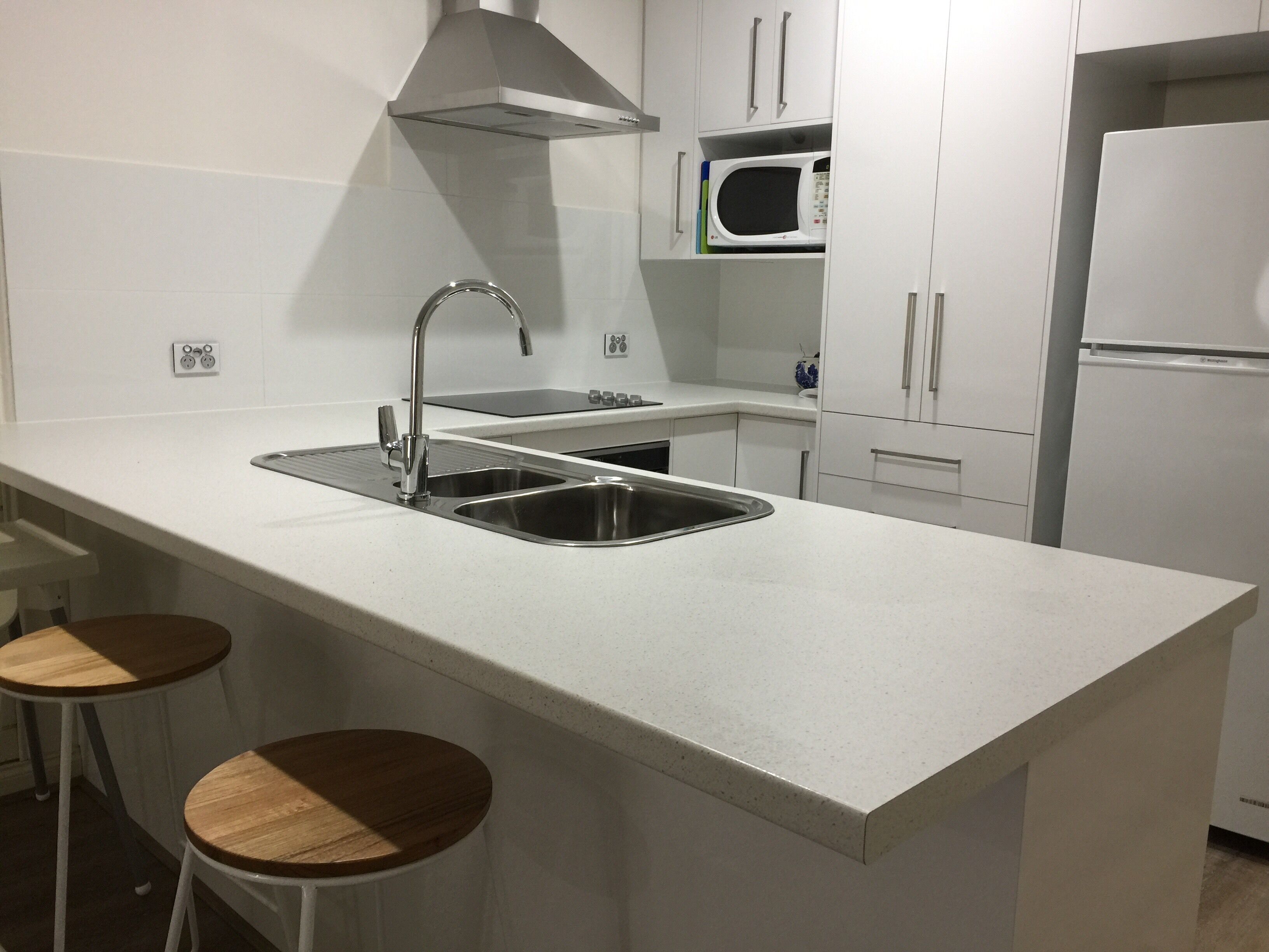 Breeze @ the Bay - absolute seafront apartment — image 7