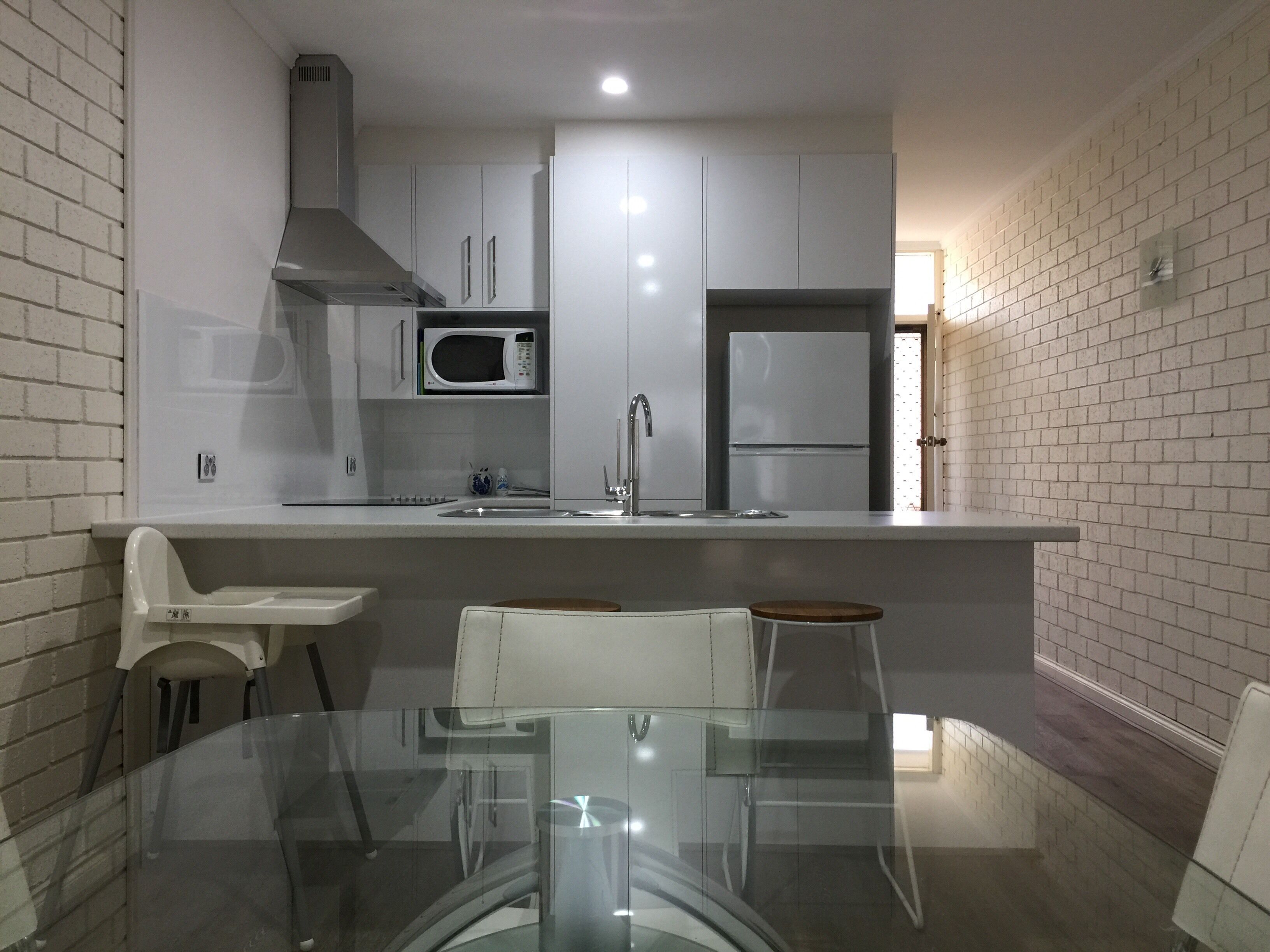 Breeze @ the Bay - absolute seafront apartment — image 8