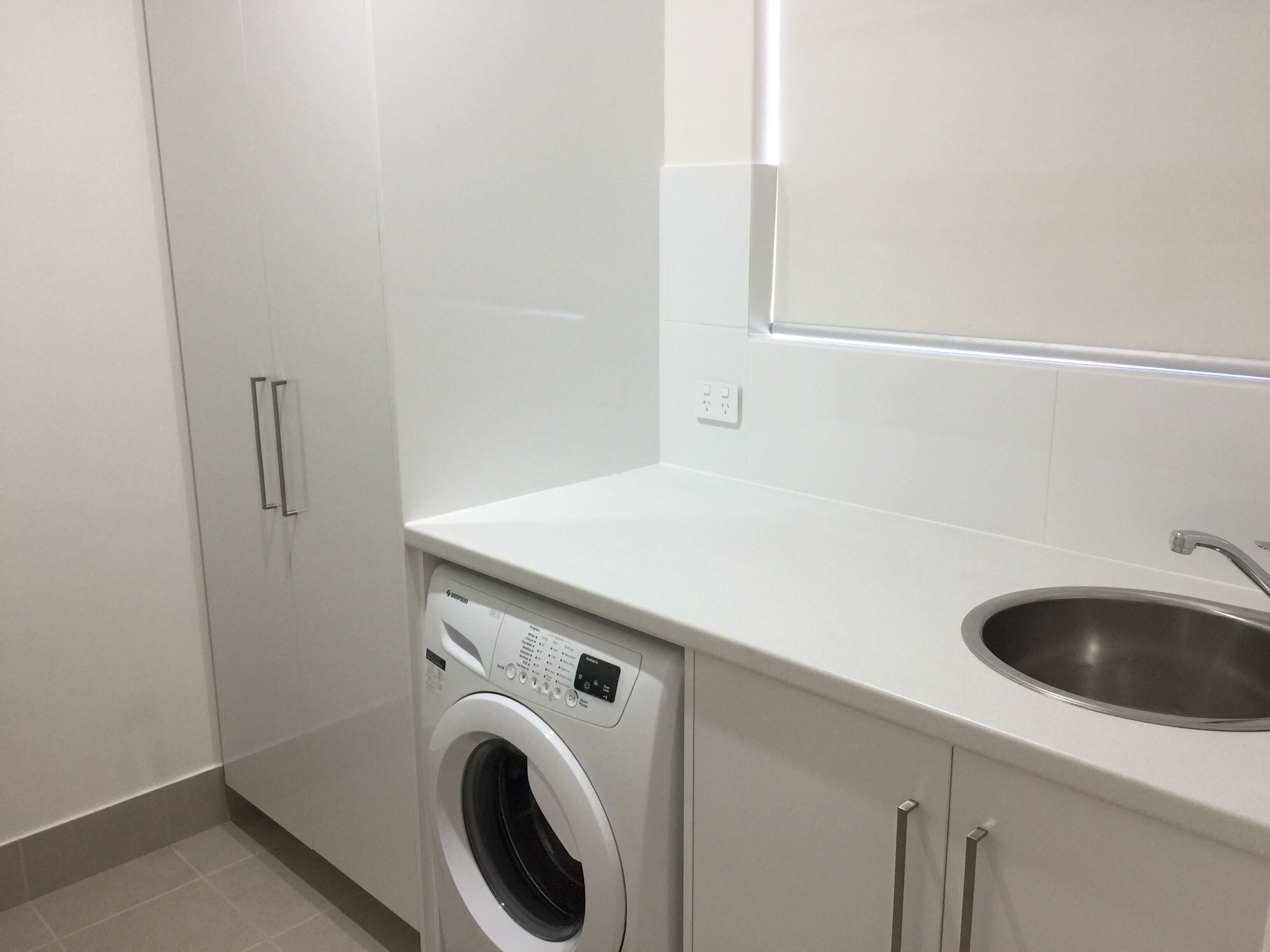 Breeze @ the Bay - absolute seafront apartment — image 14