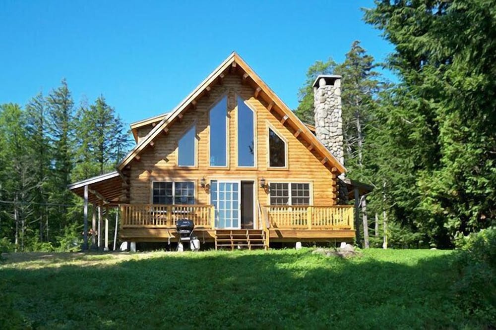 Schoodic Escape – Katahdin Region Lakeside Cabin