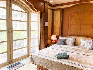 6 bedrooms, Internet - House near BTS & weekend market (Phaya Thai)