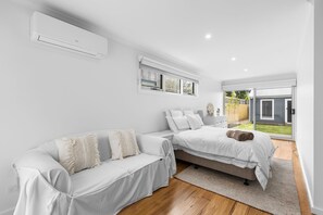 4 bedrooms, desk, iron/ironing board, WiFi - Noble Lifestyle, Barwon Heads (Barwon Heads)