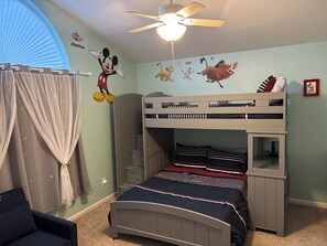 6 bedrooms, in-room safe, desk, iron/ironing board