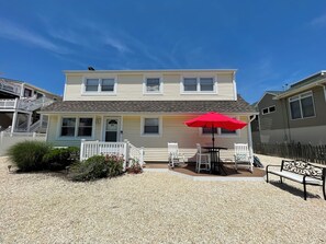 Exterior - 1st Fl of duplex. Sunsets over the bay, walk to beach. Great family getaway. (Ship Bottom)