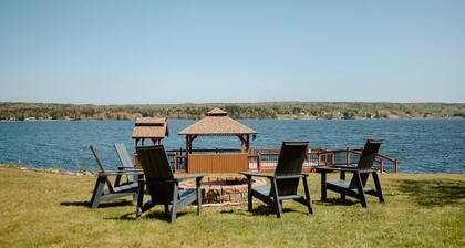 The Cedar- Waterfront | SAUNA | Kayaks | Swimming