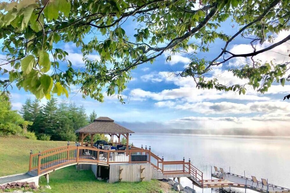 The Cedar- Waterfront | SAUNA | Kayaks | Swimming