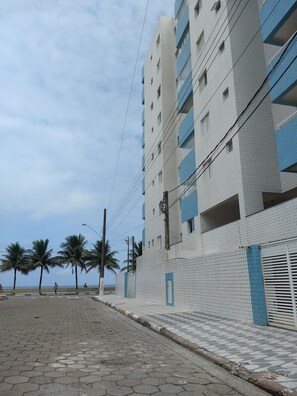 Property grounds - 2 bedrooms with suite !!! FIT with full view of the beach !!! (Balneario Umurama)