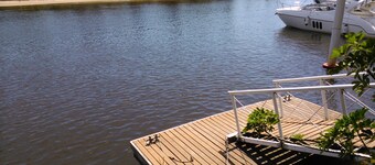 Paradisiac House in Barra do Una, in front of the beach, with access to boats.