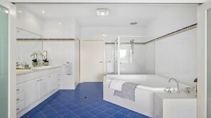 Bathtub, free toiletries, hair dryer, slippers