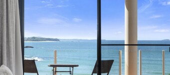 Villa Provence Coffs Harbour 5 bedrooms, stunning views, short stroll to the beach