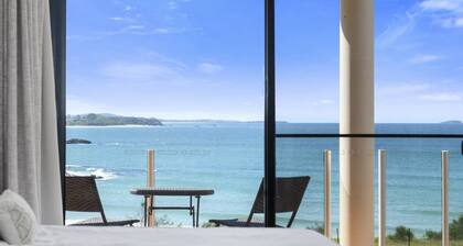 Villa Provence Coffs Harbour 5 bedrooms, stunning views, short stroll to the beach