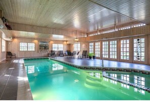 Indoor pool, a heated pool - VT ski house! Fireplace, indoor/outdoor pool, Dogs loved (Manchester)
