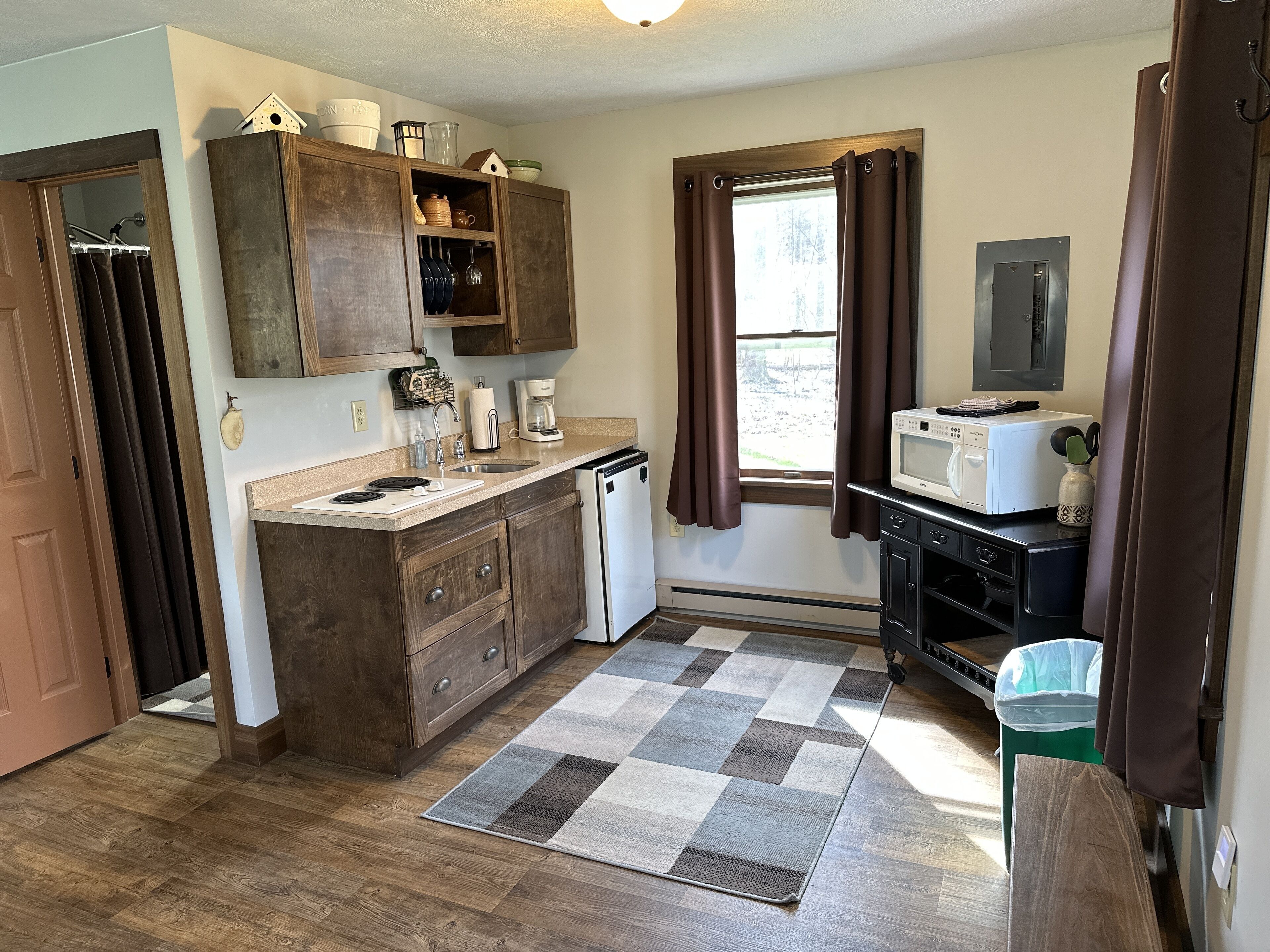 The Pond Cottage at Rustic River Retreats-quiet & secluded Wine Country getaway