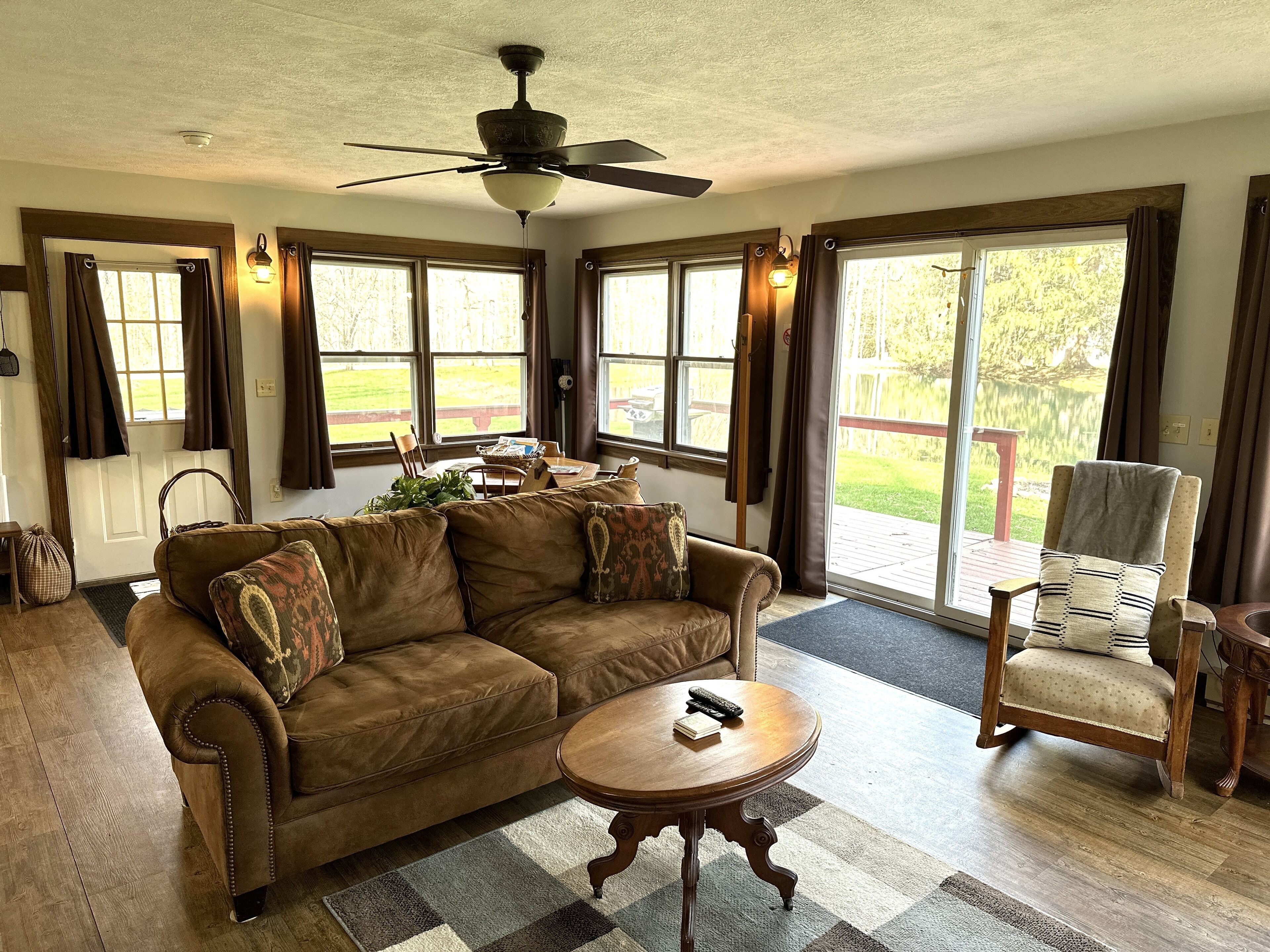 The Pond Cottage at Rustic River Retreats-quiet & secluded Wine Country getaway