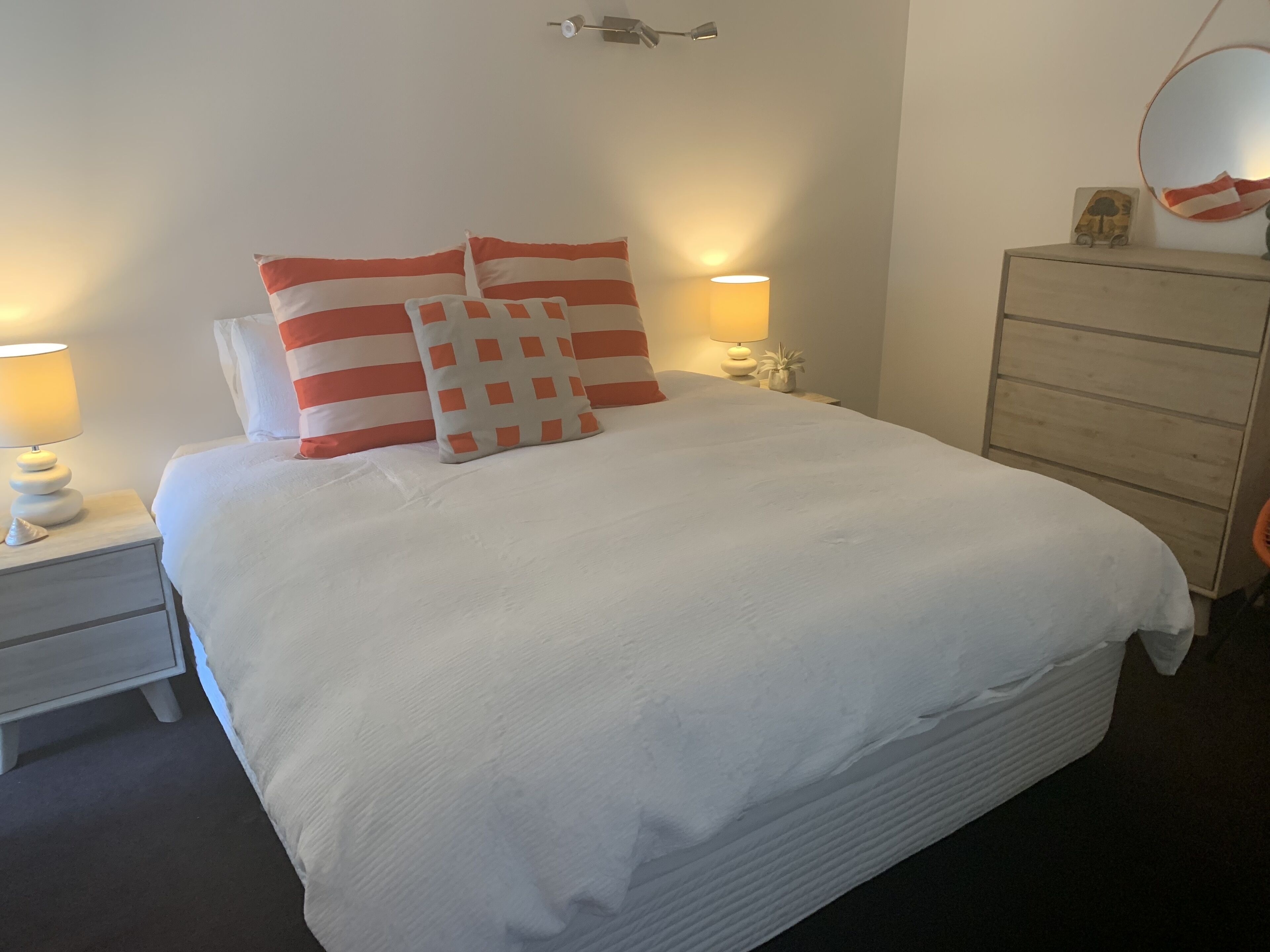 Port Melbourne Perfect 2 Bed — image 9