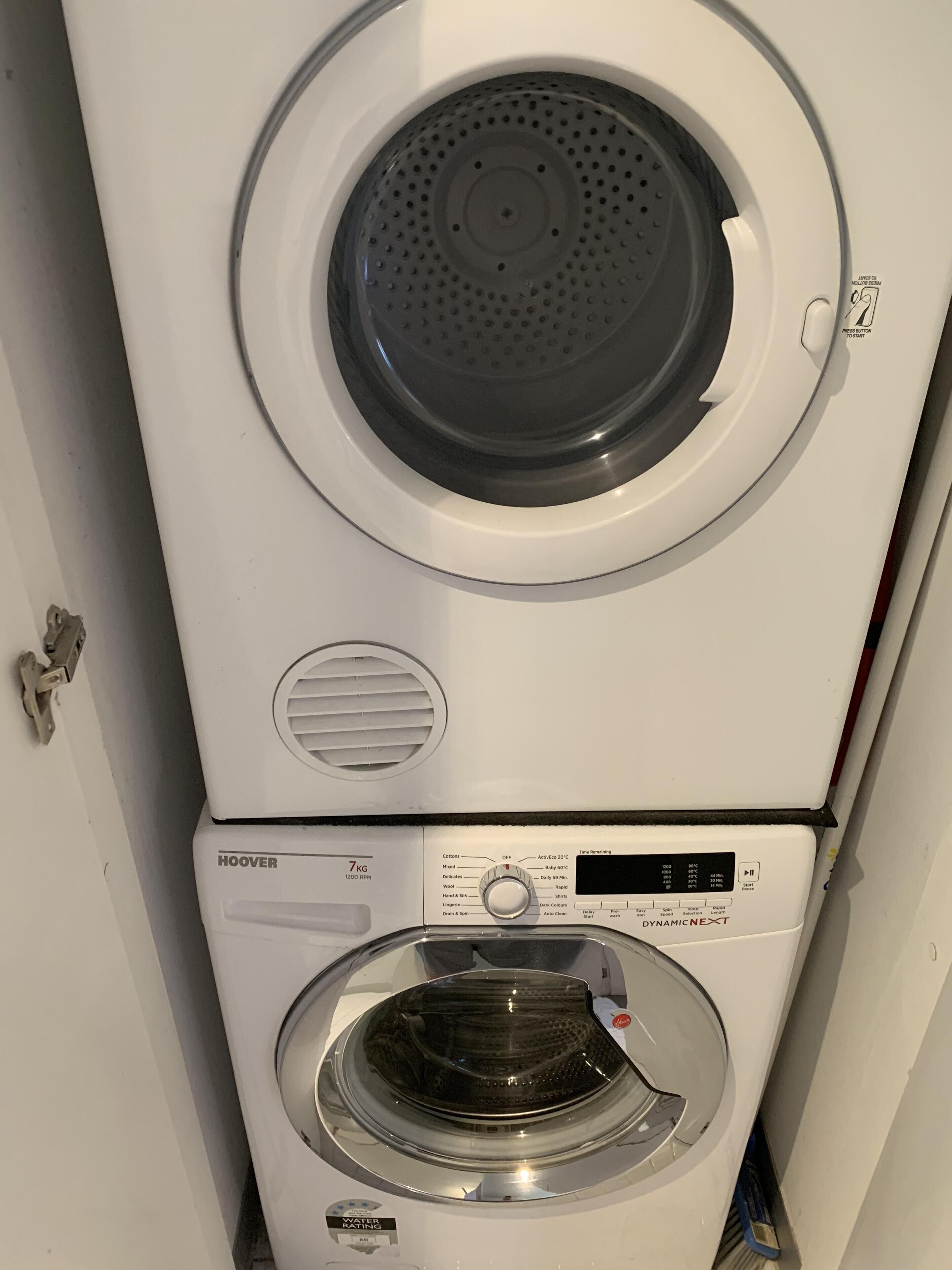 Port Melbourne Perfect 2 Bed — image 2