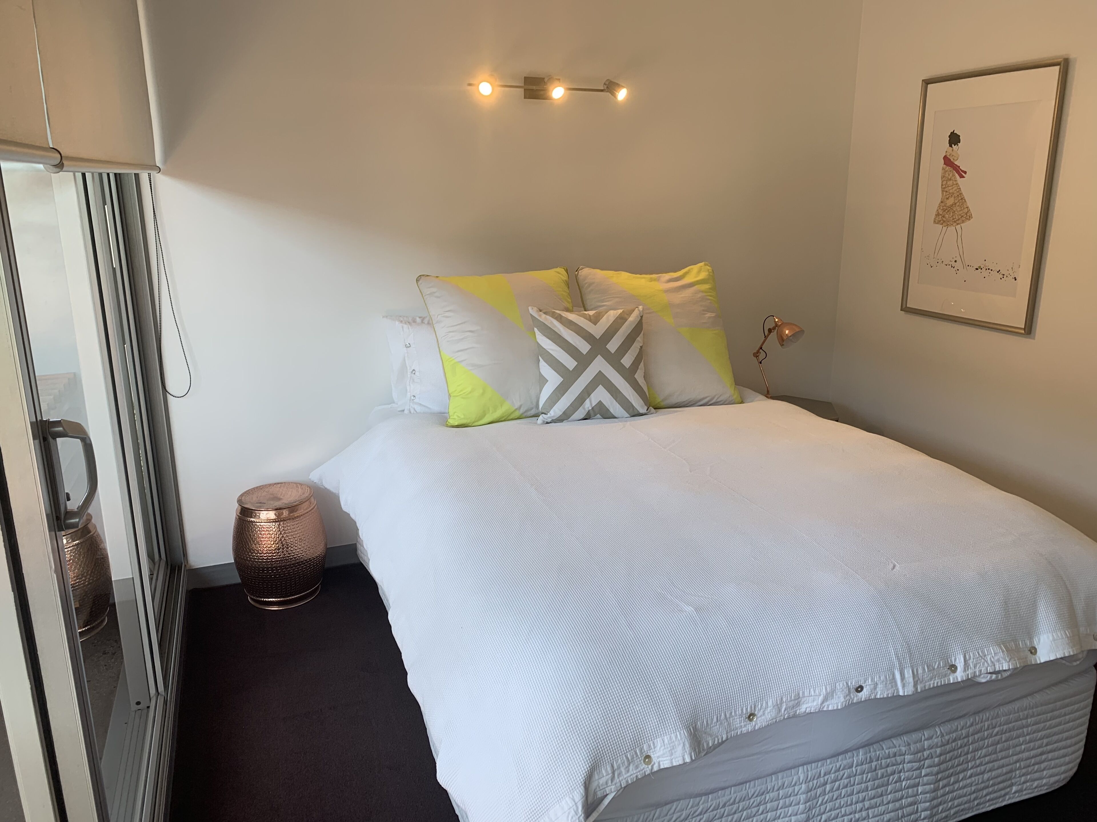 Port Melbourne Perfect 2 Bed — image 11