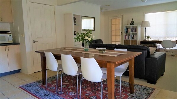 Interior - Central Geelong Townhouse / Long stays available (Geelong)