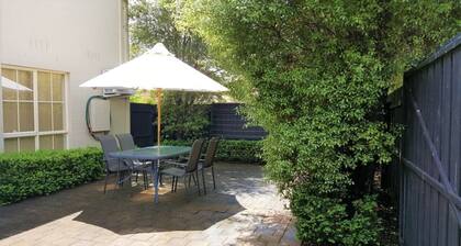 Central Geelong Townhouse / Long stays available