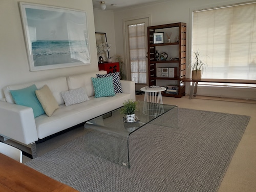 Central Geelong Townhouse / Long stays available